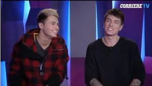 Buona fortuna è un brano scritto e interpretato dal giovane duo musicale benji & fede, contenuto nell'album siamo solo noise pubblicato il 2 marzo di quest'anno. Benji E Fede Al Corriere Della Sera Spiegano In Anteprima Il Significato Dell Inedito Buona Fortuna Video