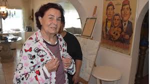 Jun 28, 2021 · türk sineması'nın usta ismi fatma girik, türk sineması'nın sultan'ı türkan şoray'ın doğum gününü bu video ile kutladı. Oyuncu Fatma Girik Sagligima Kavussam Hanim Aga Rolunde Oynayabilirim