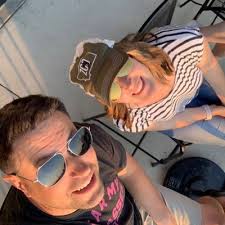 Roland Newrones (@RNewrones)