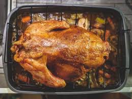 Shutterstock/seagull_lilustrasi daging direbus untuk bikin kaldu. 3 Cara Memasak Ayam Yang Enak Dan Empuk Selezat Olahan Restoran Lifestyle Liputan6 Com