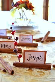 Write the guest's name in the center of the open space, extending the lines on either side of the name to complete the square. 40 Easy Diy Thanksgiving Place Cards Cute Ideas For Thanksgiving Name Cards
