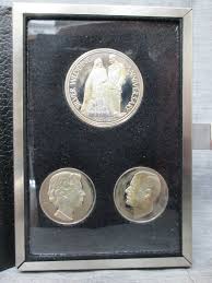 The queen and prince philip have enjoyed the longest royal marriage in history, but it is the couple's juggling of leading the nation as heads of state and bringing up four young children at the same time. Royal Silver Wedding Anniversary Commemorative Medal 3 Coin Set Franklin Mint 1972 Current Market Value