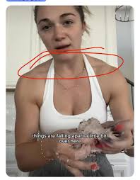 My ick is she wears her rings during this… : r/mattandabbysnarks