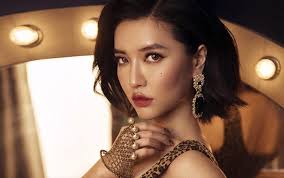 Lúc đi hết mình lúc về hết buồn' như Bích Phương trong Đi đu đưa đi