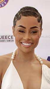 How does Angela White (formerly Blac Chyna) block out the noise