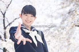 手を差し出す女子中学生 握手 イラスト モデル 写真 手の写真