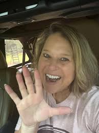 ᏰᎾᎠᎽ ᎨᎷᎯᎶᎬ -- how you see yourself when you look in the mirror or when you  picture yourself in your mind. It encompasses: -- What you believe about  your own appearance (including