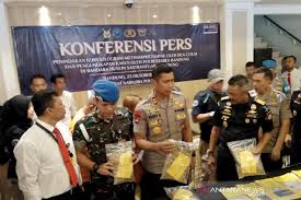 Berbagi ke twitter berbagi ke facebook bagikan ke pinterest. Polisi Sita 12 3 Kg Sabu Dari Kurir Di Bandara Husein Sastranegara Antara News