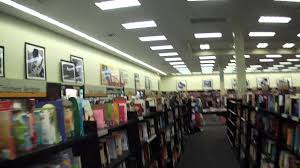 How many total people (including adults, siblings, etc.) will attend this outing? Books A Million Books Library