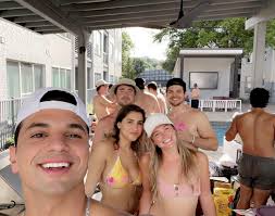 Excited to announce that I will be returning to Carnegie Mellon this fall  to pursue my Master's in Professional Writing! See you soon, Pittsburgh ✈️