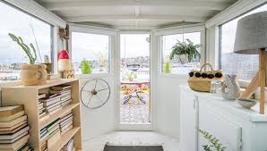Interior Designer Genevieve Gorder Transforms Seattle Houseboat For Netflix Series Stay Here Gray House Boat Boat House Interior Houseboat Living