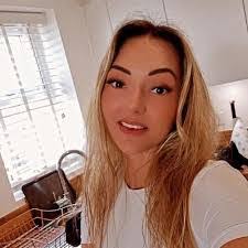 Hannah Ballard's Instagram, Twitter & Facebook