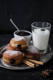 Rezept Spekulatiusberliner Mit Pflaumenmus Zucker Zimt Und Liebe Lebensmittel Essen Rezepte Dessert Ideen