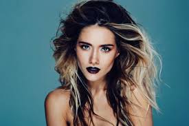 Братья сафроновы (сериал), взгляд из вечности, тайна четырех принцесс, полцарства за любовь. Muzh Yulii Parshuty Kto Stal Muzhem Pevicy I Foto So Svadby S Suprugom Aleksandrom Nashi Lyubimye Aktery