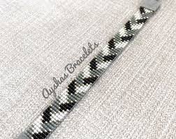 Bead Bracelet Clipart Black And White Wit Zwart Grijs En Miyuki Armband Zilver Kralen Armband Minimalistische Stijl Miyuki Armband Bead Mi Miyuki Bracelet Beaded Bracelets Bead Loom Designs