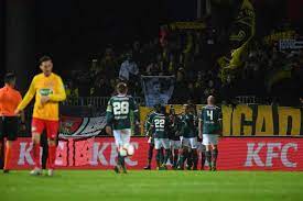 Sportive du football en direct, les résultats, les classements, les transferts de foot et les infos sur l'équipe de france de football. Coupe De France Nantes S Impose Facilement Contre Vitre Et Ira Defier Le Psg En Demi Finales L Equipe
