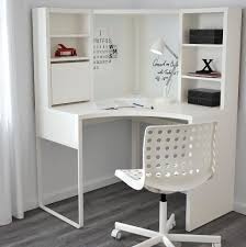 Petit Bureau Gain De Place 24 Modeles Pour Votre Ordinateur Joli Place Petit Bureau D Angle Bureau Angle Petit Bureau