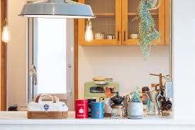 ステンドグラスやかわいいニッチ お気に入りの小物と暮らすカフェ風のお家 建築実例写真集 自然素材のブルックリンスタイルデザイン注文住宅なら群馬全域対応 前橋 高崎 渋川 太田 伊勢崎 のラスタ工務店 住宅 注文住宅 カフェ風
