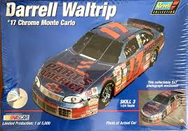 On debute le montage avec le bloc moteur ;) tshuss et bon visio ;) boulette sur le debut de la video , je me suis planté de vignette.!!! 1997 Parts America Chevy Monte Carlo 17 Darrell Waltrip Revell 038