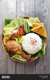 Nasi ayam hainan merupakan makanan cina yang sering dikaitkan dengan makanan malaysia atau singapura, dan juga ditemui di negara berjiran thailand, serta juga di wilayah hainan, china. Popular Indonesian Image Photo Free Trial Bigstock