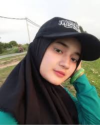 Silakan berlatih mencuci tangan dan menjaga jarak sosial dan periksa sumber daya kami untuk beradaptasi dengan masa masa ini. Gambar Perempuan Cantik Berhijab Gayarambut99