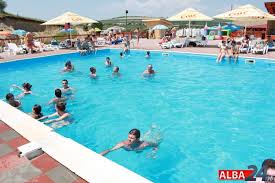 Oferim o gamă largă de servicii de cazare, găzduire e. Foto LocaÅ£ii De Relaxare La Piscine In JudeÅ£ul Alba Cat Te CostÄƒ O Zi La Strand Program De FuncÅ£ionare Si Servicii Alba24