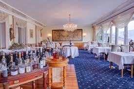 Lake terrace dining room (the broadmoor). Restaurant Belvedere Restaurant Spiez