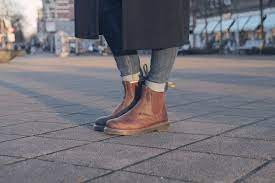 diana s dr martens chelsea boots schlichte mode outfit inspirationen schuhe