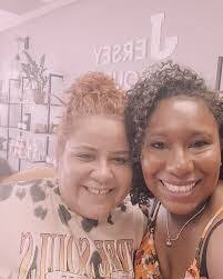 Kerri Dempsey's Instagram, Twitter & Facebook