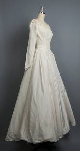 Sale Vintage 1950s Wedding Dress 50s Classic Wedding Gown Etsy 1950s Wedding Dress Wedding Dresses 50s Classic Wedding Gowns