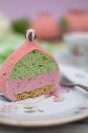Himbeer Rosen Und Pistazien Mousse Tortchen Marion S Kaffeeklatsch Kuchen Und Torten Rezepte Kuchen Und Torten Desserts Ohne Backen
