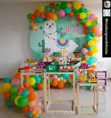 Nosso Trio De Mesas Quadradas Na Decoracao Lindissima De Inadesignerdefestas Amamos 1st Birthday Party For Girls Llama Birthday Sleepover Birthday Parties
