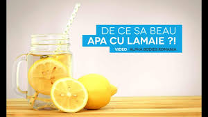 Aceasta combinatie ajuta, de asemenea, si in eliminarea toxinelor din corp si dimineata cand te trezesti, bea un pahar cu apa calda cu o felie de lamaie. De Ce Sa Bei Apa Cu Lamaie Youtube