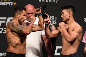 Song yadong plays as a bantamweight for the ultimate fighting championship (ufc). Ufc 239 Video Song Yadong Knocks Out Alejandro Perez In The First Round