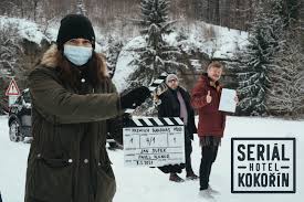 Anebo to, co mám obvykle okolo sebe, přestalo přehlušovat věci, které. Jiri Madl Napsal Experimentalni Serial Hotel Kokorin Pro Televizi Seznam Informuji Cz