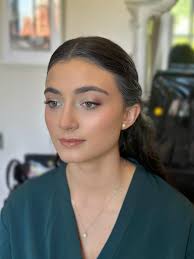 Bridesmaid Makeup 💄 A beautiful natural soft glam bridesmaid makeup look  strikes the perfect balance between elegance and subtlety—enhancing natural  features without overpowering them. Who else agrees pinky tones are perfect  for