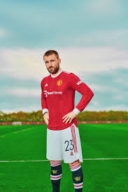What's your opinion on man united's away jersey? Mirror Football Ø¹Ù„Ù‰ ØªÙˆÙŠØªØ± Man Utd S New 21 22 Home Kit Is Here What Do We Think