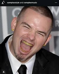 Hood afternoon, SAY CHEESE 😁🧀 #repost Thx @complex @complexmusic  @complexstyle #FlawlessGang #grillzbyjohnnydang #grillz #kingofbling  #complex #icedoutjewelry #johnnydang #diamondboyz #explorepage