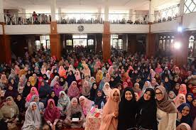 Mar 25, 2019 · tausiah ustadz hanan attaki tentang cinta, bukan mencarinya di bumi, tapi carilah di langit cari cinta dengan sujud, mendekatkan diri pada allah, allah akan mendatangkan sekian banyak orang yang mencintai. Haneen Akira Istri Ustadz Hanan Attaki Ceramah Secara Asik Menggugah Menyentuh Ke Hati Sri Al Hidayati