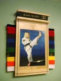 Resultado De Imagen Para Repisa Cintas Taekwondo Taekwondo Cintas Artes Marciales