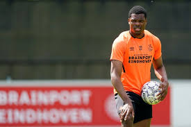 De vriendin van denzel dumfries heeft een eigen (sport)kledinglijn genaamd fourthousand4000. Dumfries Maakt Zich Niet Zo Druk Om Eventuele Transfer Het Is Al Een Eer Om Voor Psv Uit Te Komen Psv Ed Nl