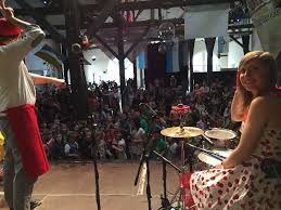Hier gastieren die stars aus show, musik und kabarett. Gerald Feind Gitarrist Donikkl Auf Der Pfingstdult Im Lokschuppen