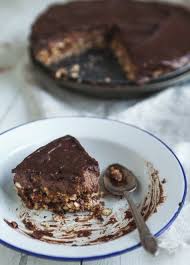 Pin By Filomena Trindade On Recettes Sans Gluten Et Sans Lait Raw Chocolate Desserts Raw Cake