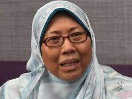 Bapa mertuaku yang tinggal seorang diri sejak kematian ibu mertuaku sering mengunjungi rumahku. Salah Informasi Punca Ibu Bapa Tak Percaya Vaksin