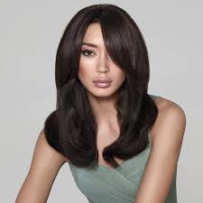 La tendenza capelli castani 2020 predilige colori naturali, tonalità scure come il caffè, il cioccolato e quelli più chiari come il nocciola . Colore Capelli 2020 Tutte Le Tendenze Di Quest Anno