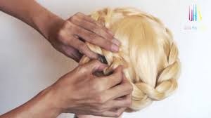 編み込んで作るいろんな花かんむりヘアアレンジ
