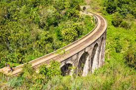 El Puente Nine Arches Demodara O El Puente En El Cielo Es Uno De Los  Puentes Icónicos De Sri Lanka. Nine Arches Bridge Se Encuentra En Demodara  Cerca De La Ciudad De