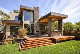 Desain perumahan minimalis dengan hiasan dinding batu alam pada sisi bagian kiri rumah. 8 Model Teras Rumah Unik Sungguh Menginspirasi