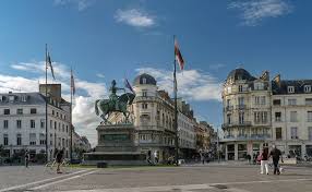 It is the capital of the loiret depart. Orleans In Frankreich Und Der Personenkult Um Jeanne D Arc