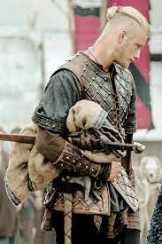 pin de victor frost kaplan en storyboard medieval fantasy vikingos ragnar vikingos alexander ludwig